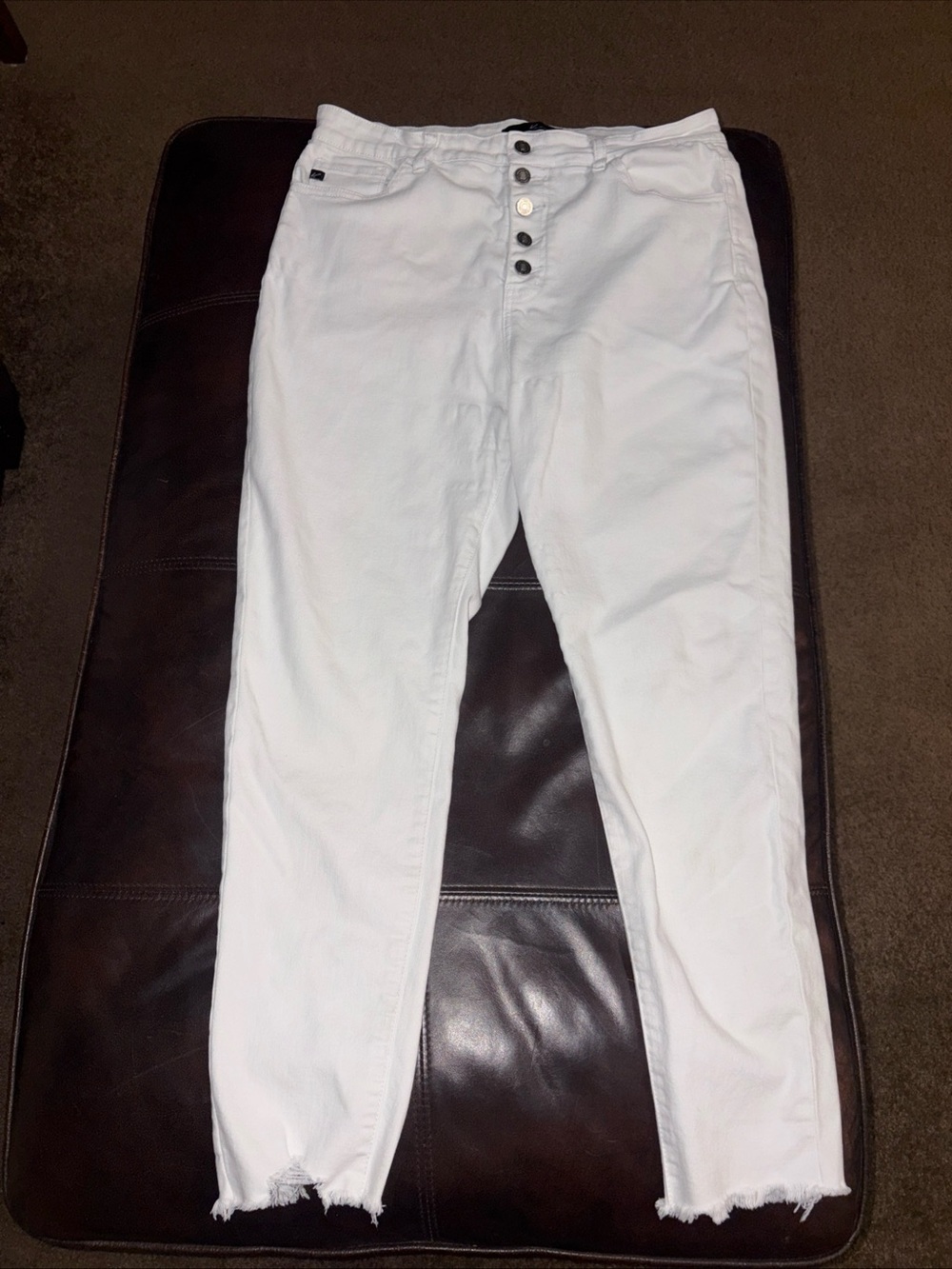 Kancan White High-Waist Button-Fly Jeans with distressed hem 31/15